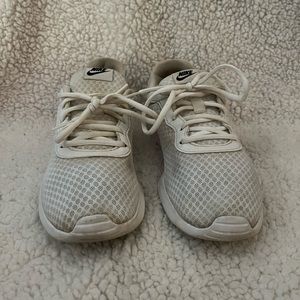 WOMEN'S NIKE TANJUN SUSTAINABLE SNEAKERS SIZE 8.5